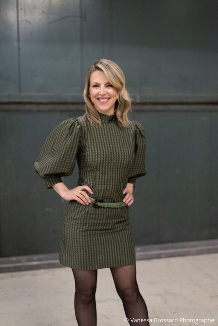 10 fabuleux looks de Julie Bélanger à Ça finit bien la semaine — Rythme  105.7