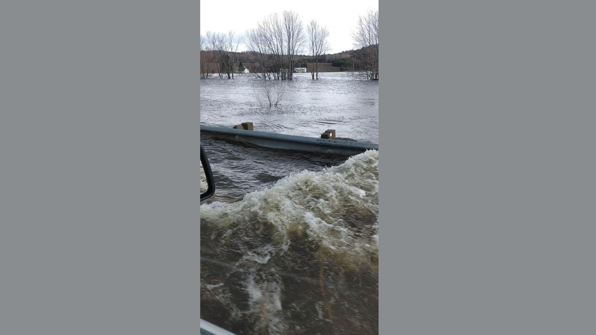 Route 349 fermée, StAlexisdesMonts isolé... — 106.9 Mauricie