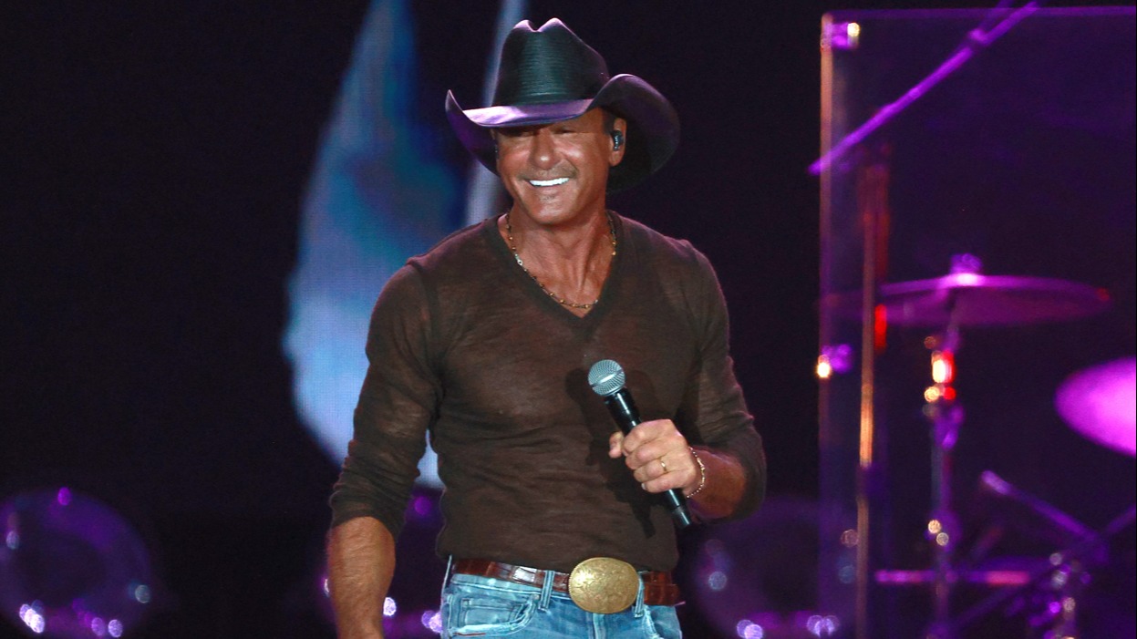 Une grosse prise Tim McGraw au Festival western de SaintTite — 98.5 Montréal Une grosse prise Tim McGraw au Festival western de SaintTite — 98.5 Montréal