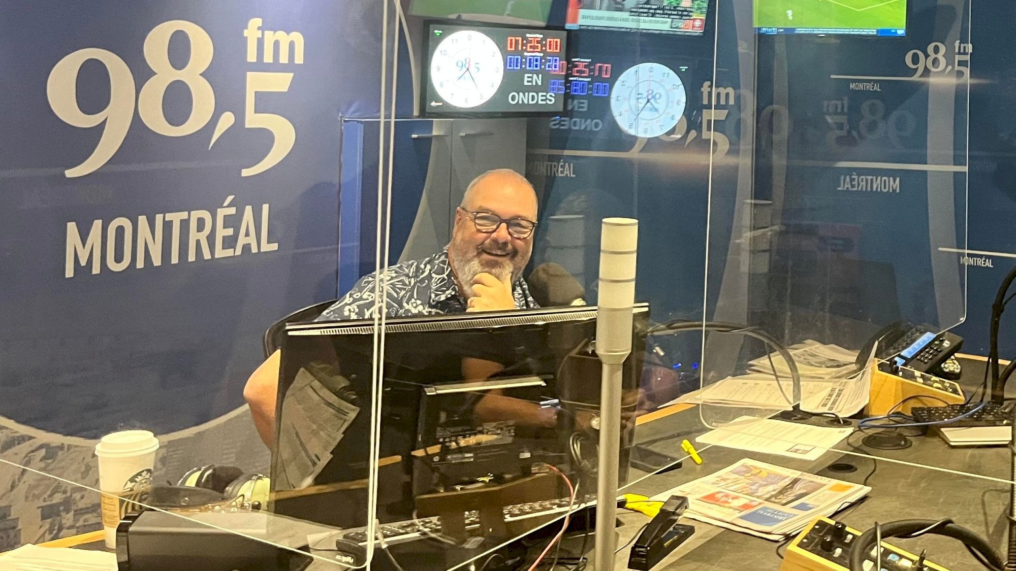 Hommage au journaliste et animateur les 25 ans de louis lacroix chez