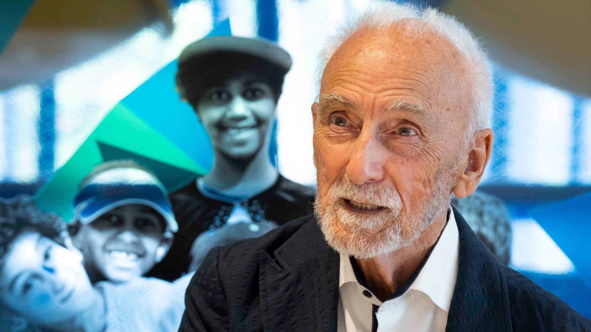 Spectacle Yvon Deschamps raconte La Shop «Les humains sont les mêmes qu'il y a 50 ans» Yvon