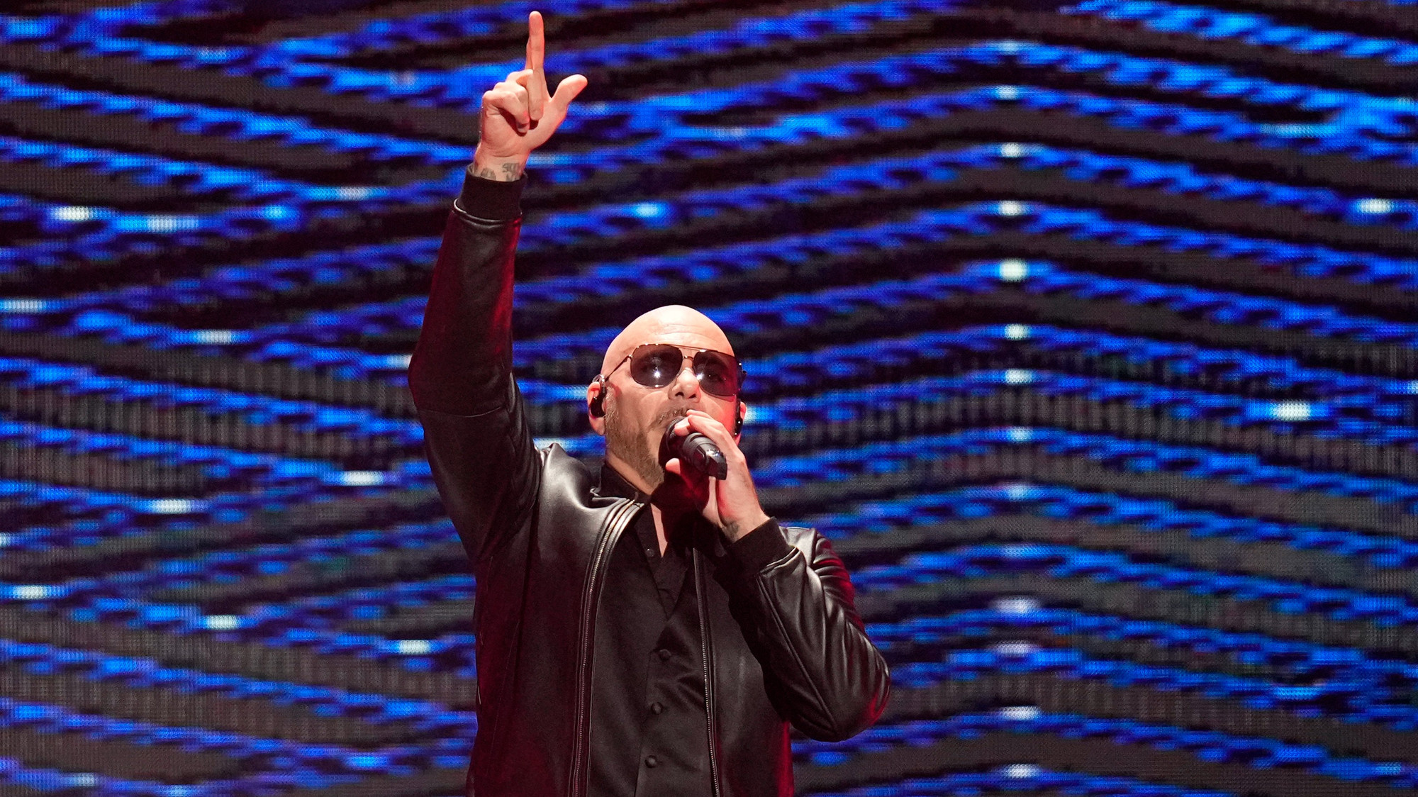 Même le weekend Pitbull en spectacle au parc JeanDrapeau ce soir — 98.5 Montréal