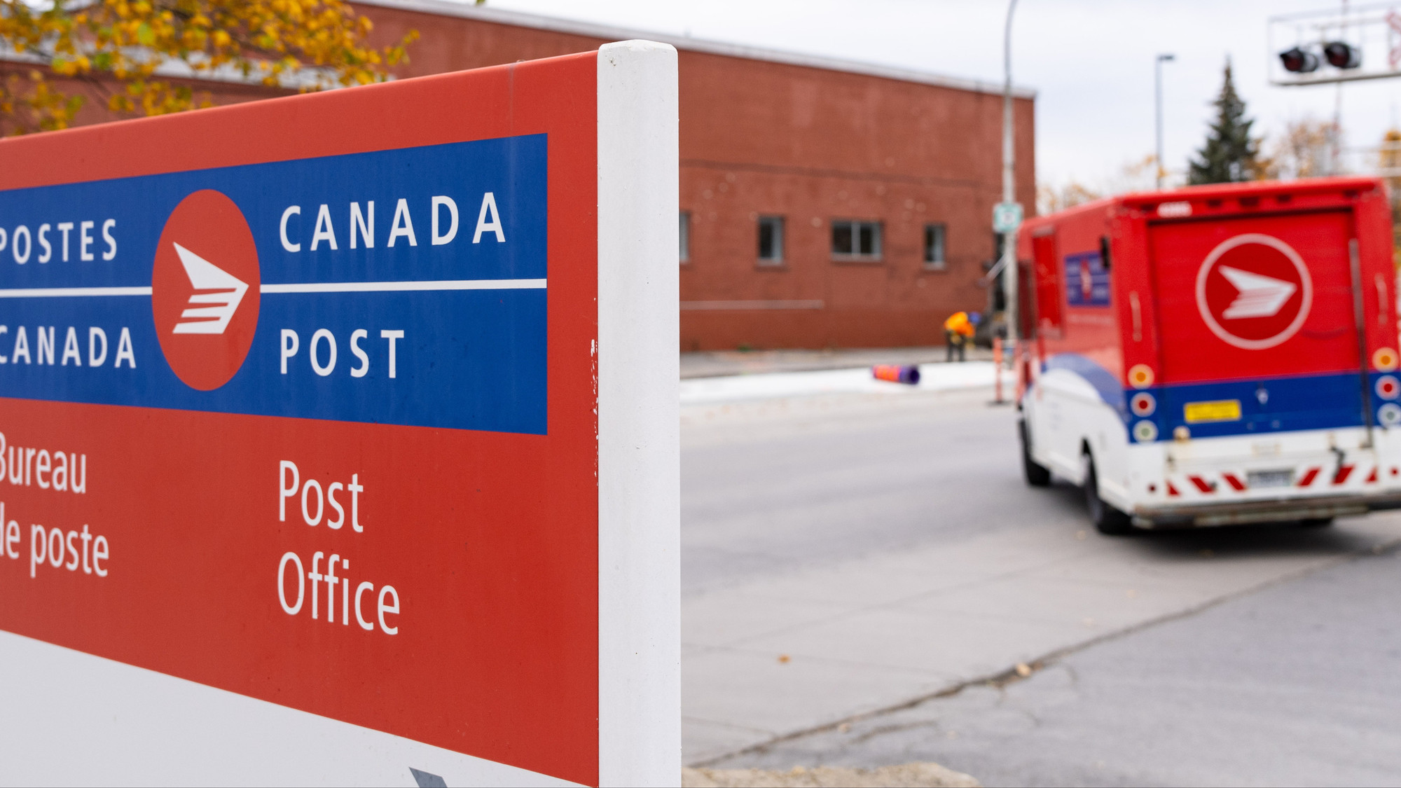 Conflit de travail | Les syndiqués de Postes Canada menacent de partir ...