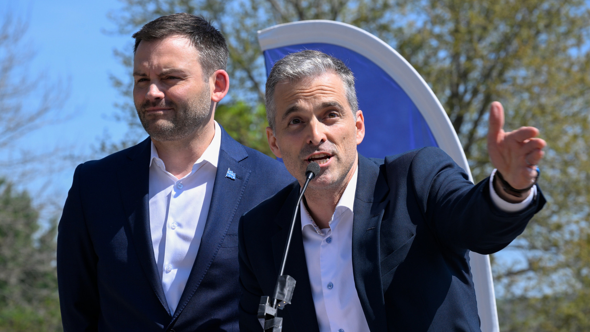 Candidat Dans Arthabaska Alex Boissonneault S identifie Au centre 