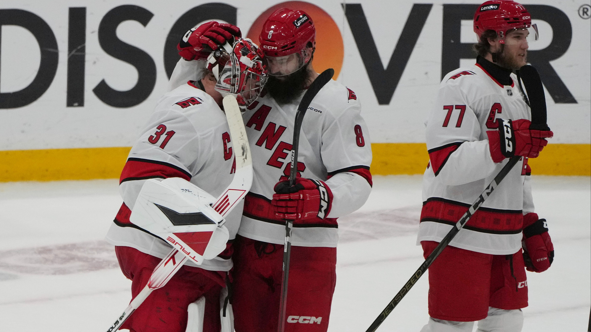 Après une série de 15 défaites en 3e ronde | Les Hurricanes ont