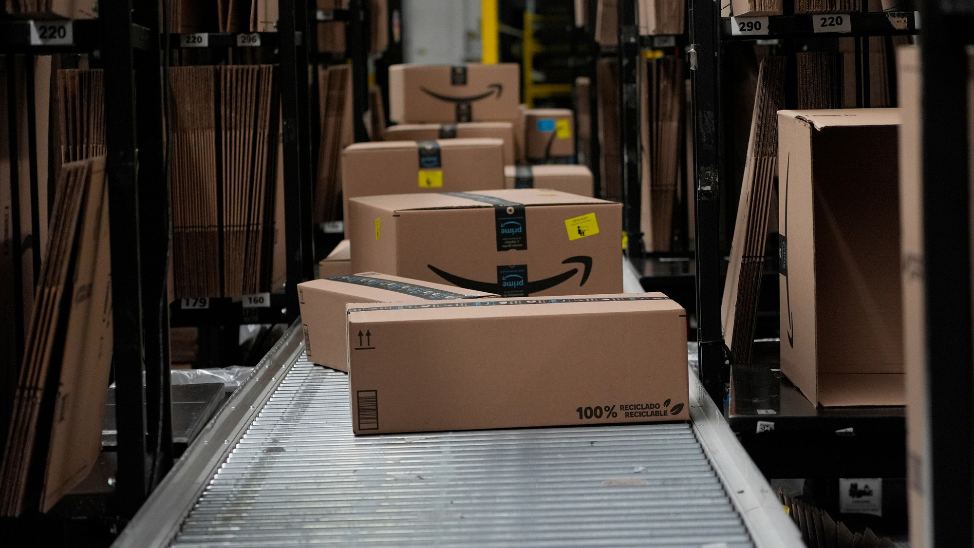 L'entreprise a fermé ses entrepôts au Québec | Amazon s'installe à ...