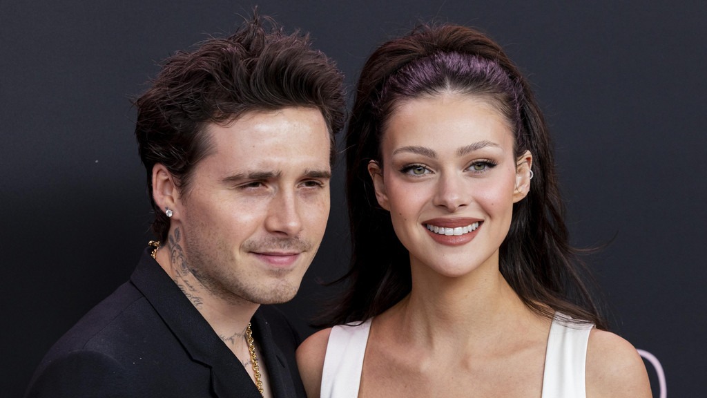 Wedding guest supports Brooklyn Beckham first - dance story