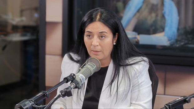 ※J※ 98.5 Montréal — Parce que vous voulez tout savoir