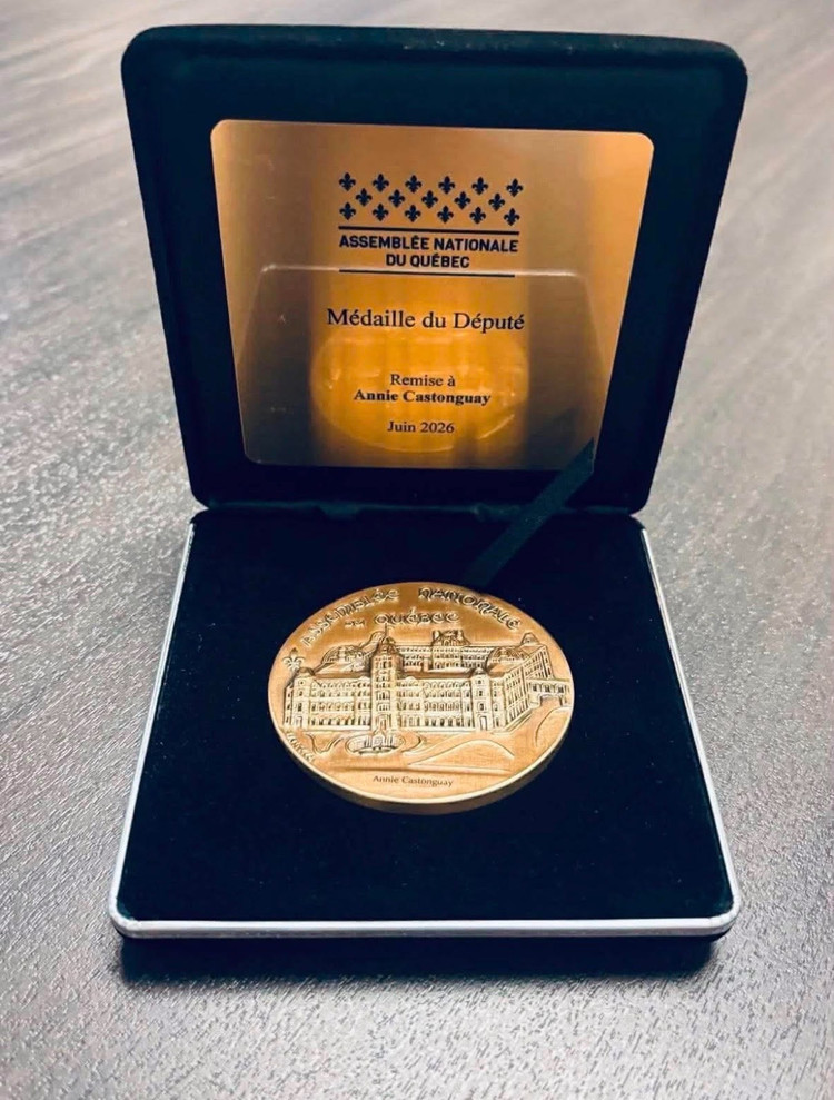 Une Médaille de l'Assemblée nationale pour Annie Castonguay