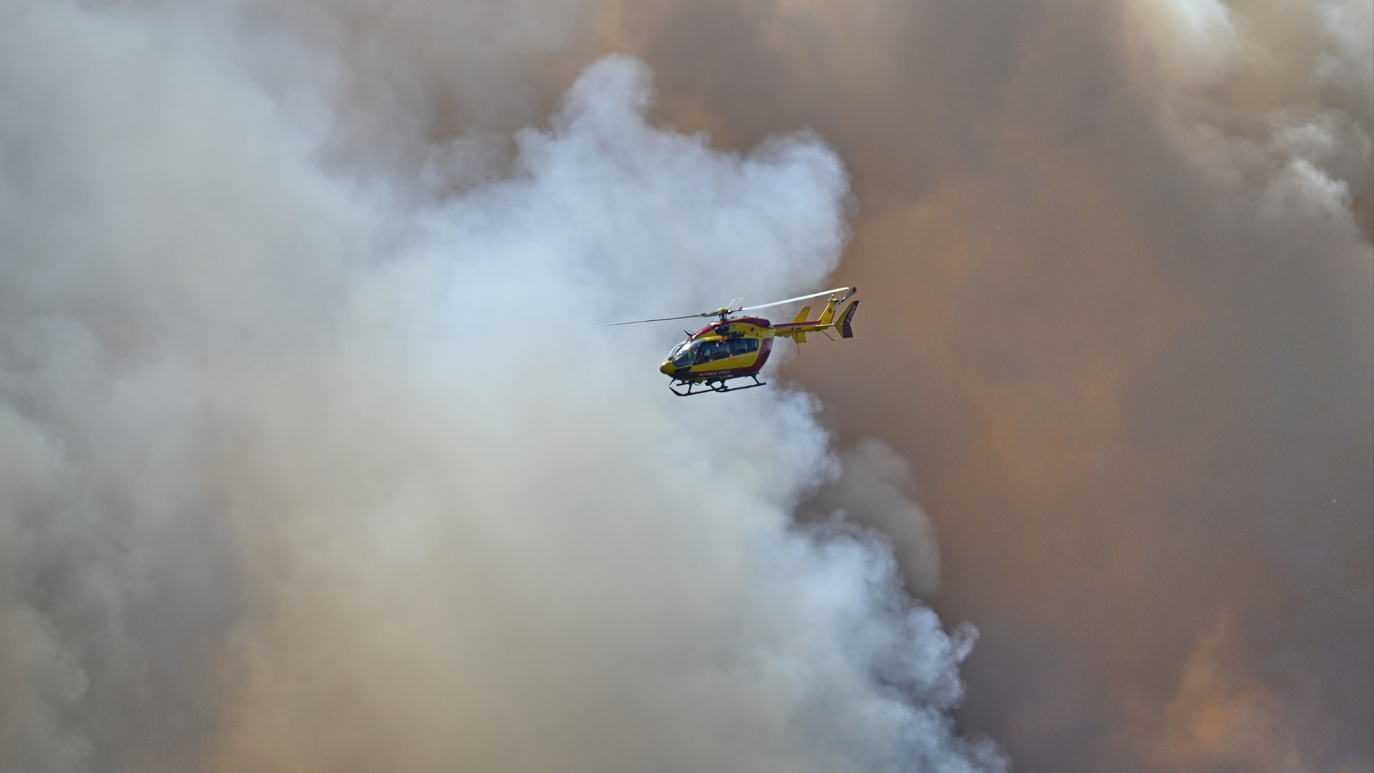La lutte pied-à-pied des secours
