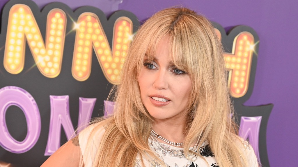 Miley Cyrus shares final conversation with Dolly Parton
