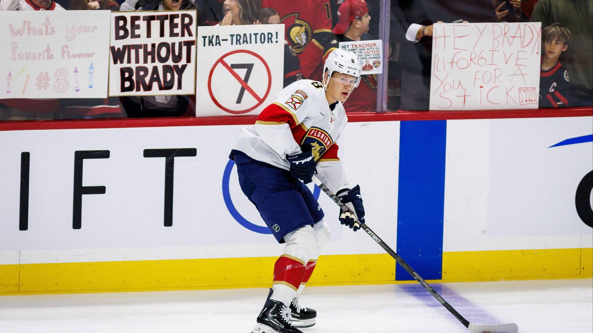 Brady Tkachuk hué à profusion à Ottawa | «Je pense qu'il a été surpris ...